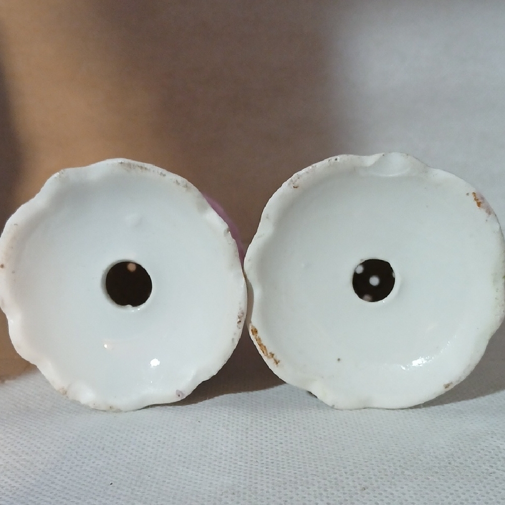 Vintage Floral Pink and White Salt and Pepper Shakers - Picture 3 of 7